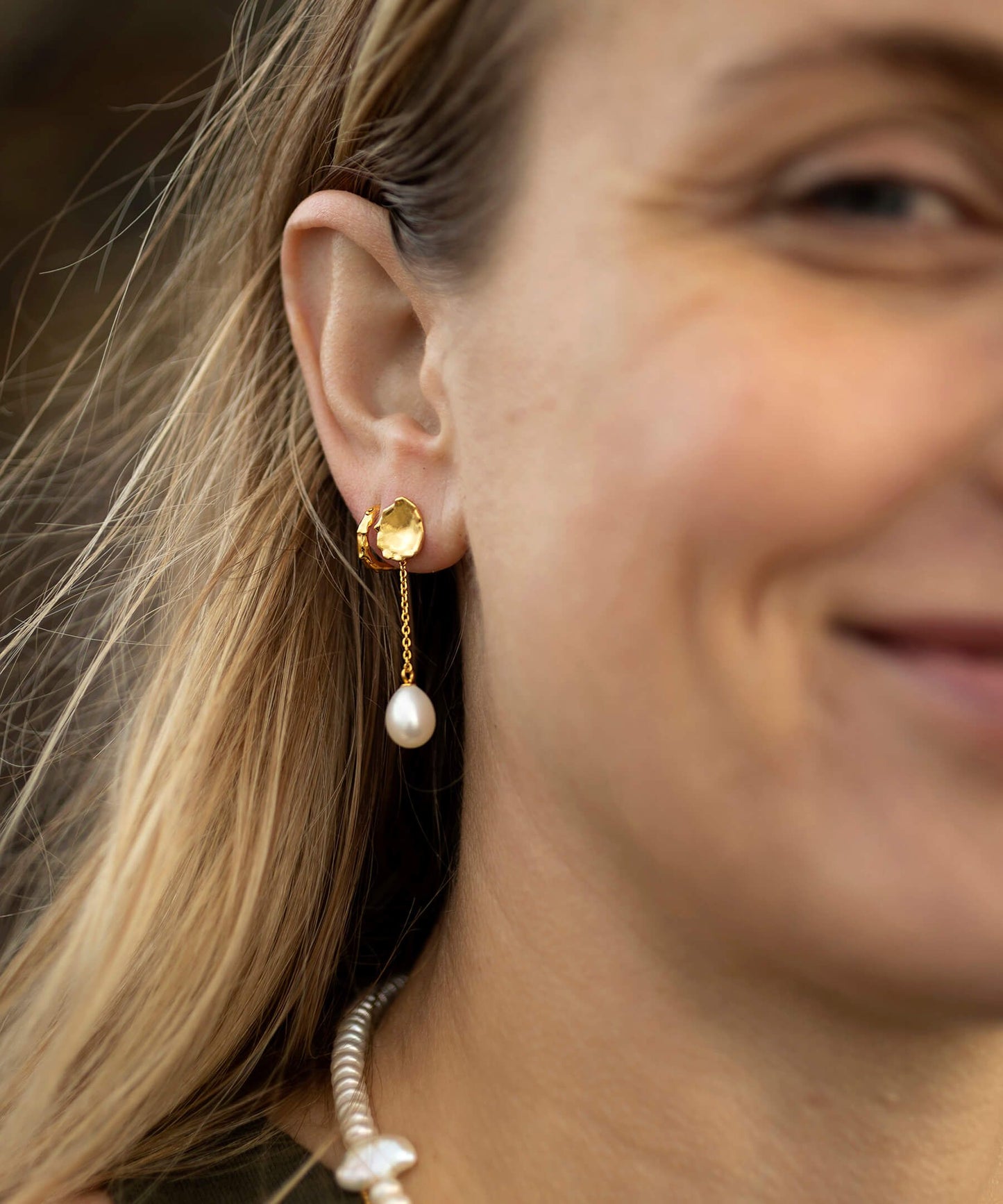 Molten lava gold stud with removeable chain pearl charm