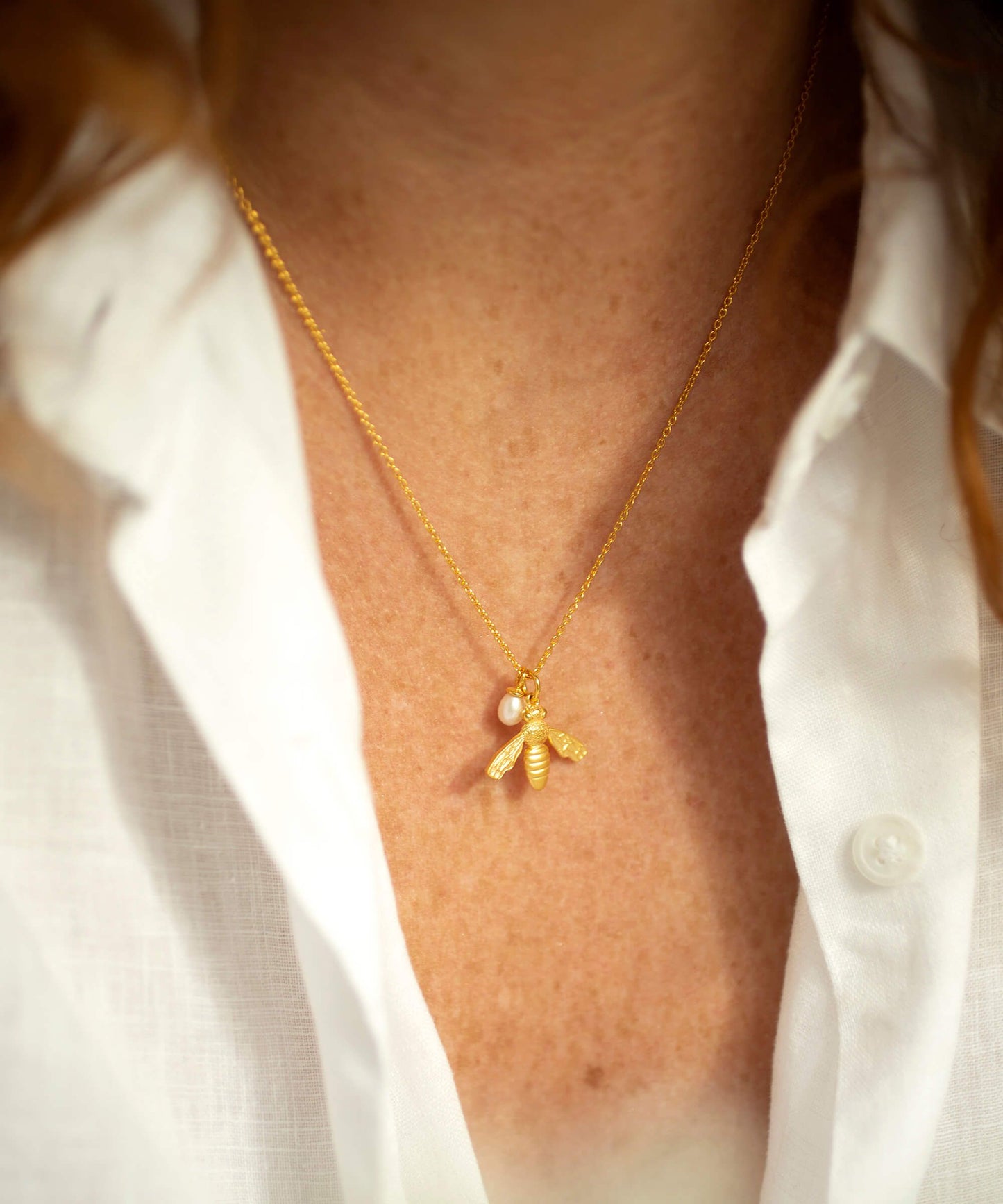 Flying bee gold necklace