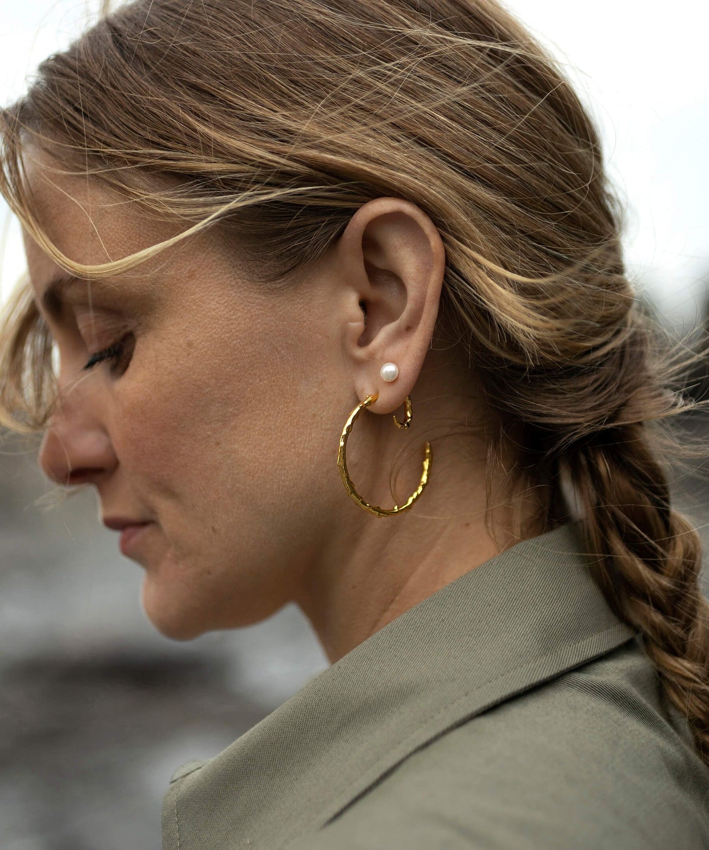 Ear jacket volcano gold hoop with pearl stud