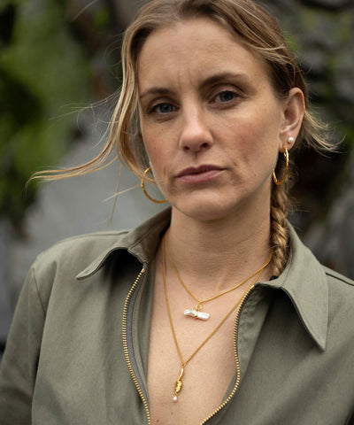 Reykjavik pearl toggle gold necklace