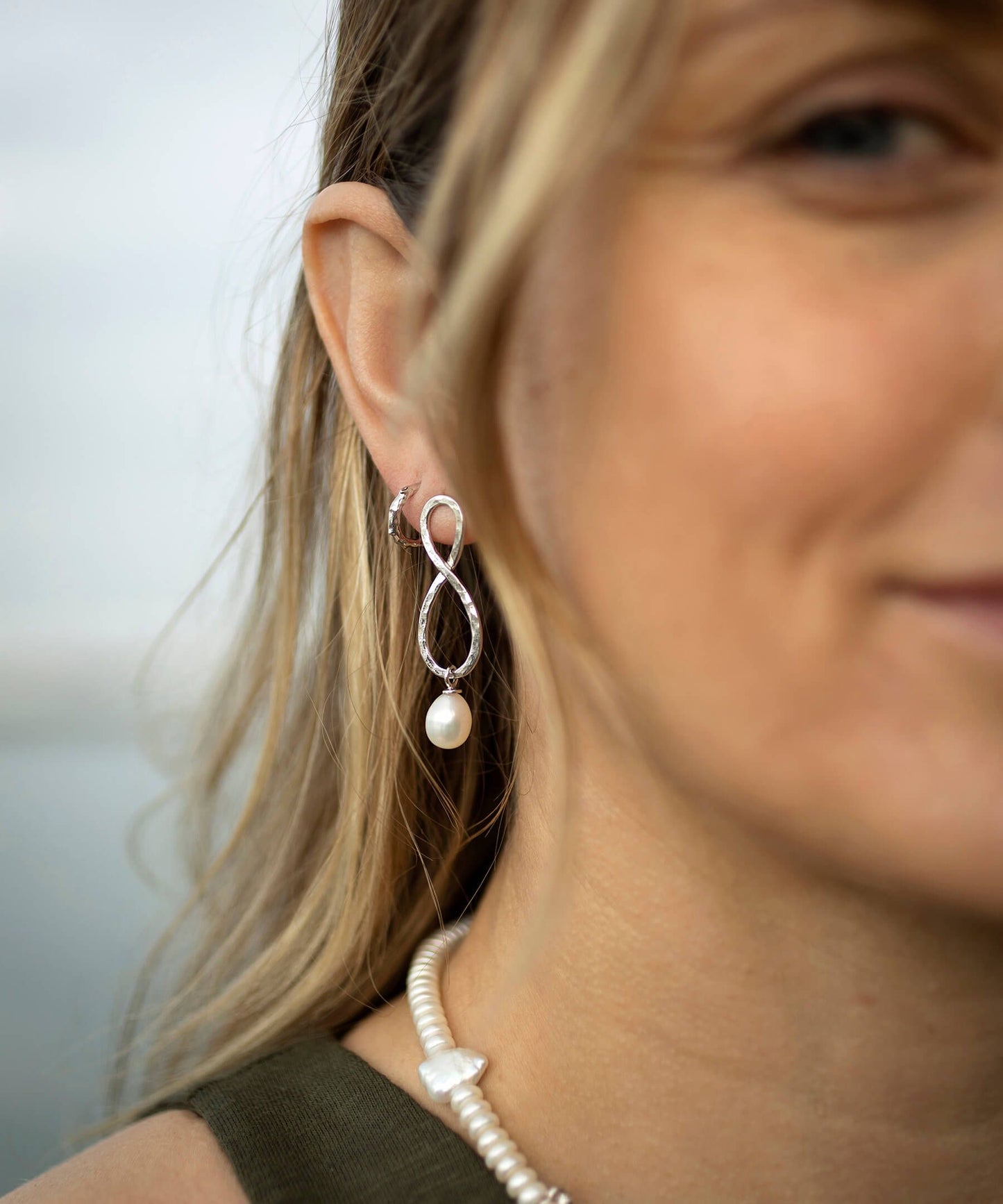 Medium volcano silver hoop with no pearl 11mm