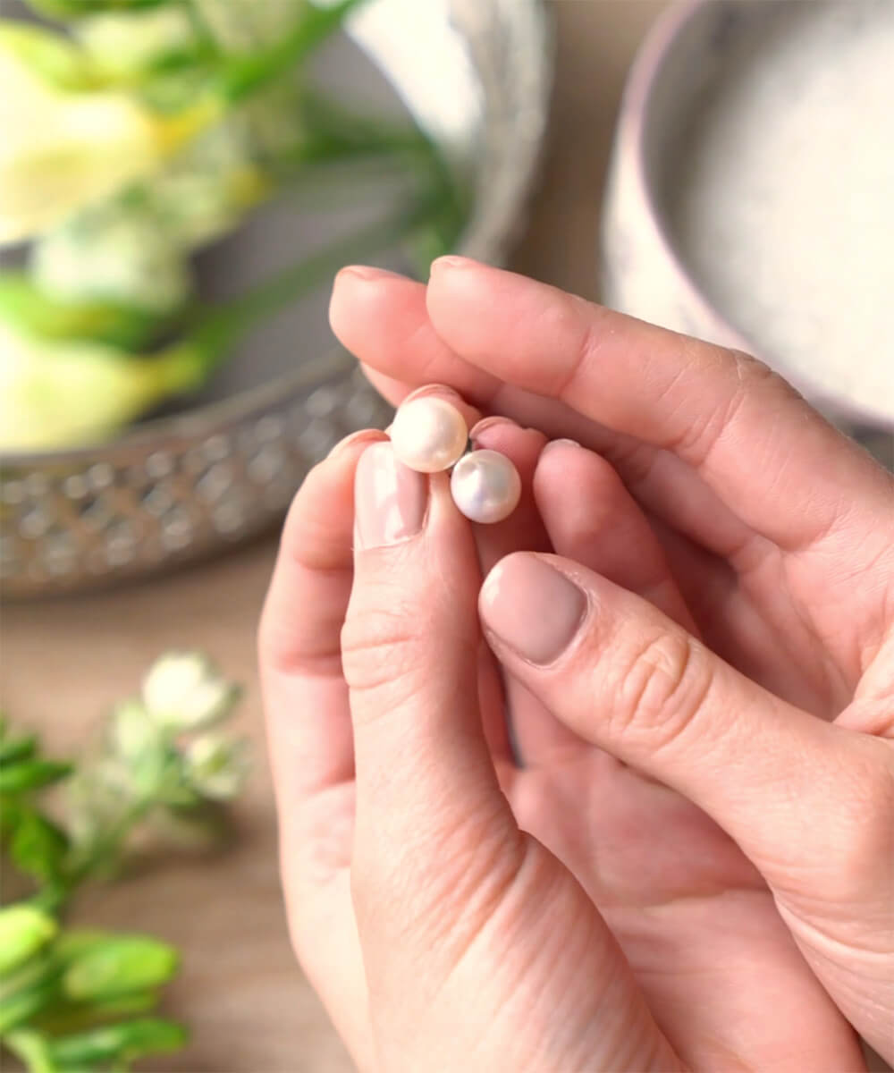 Button pearl stud earrings
