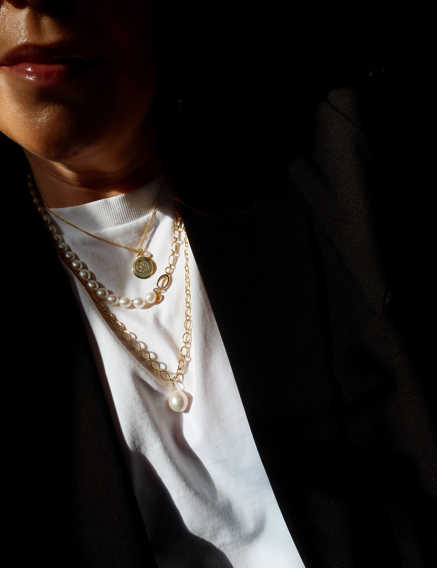 @gillian_loves_ weating statement gold pearl jewellery