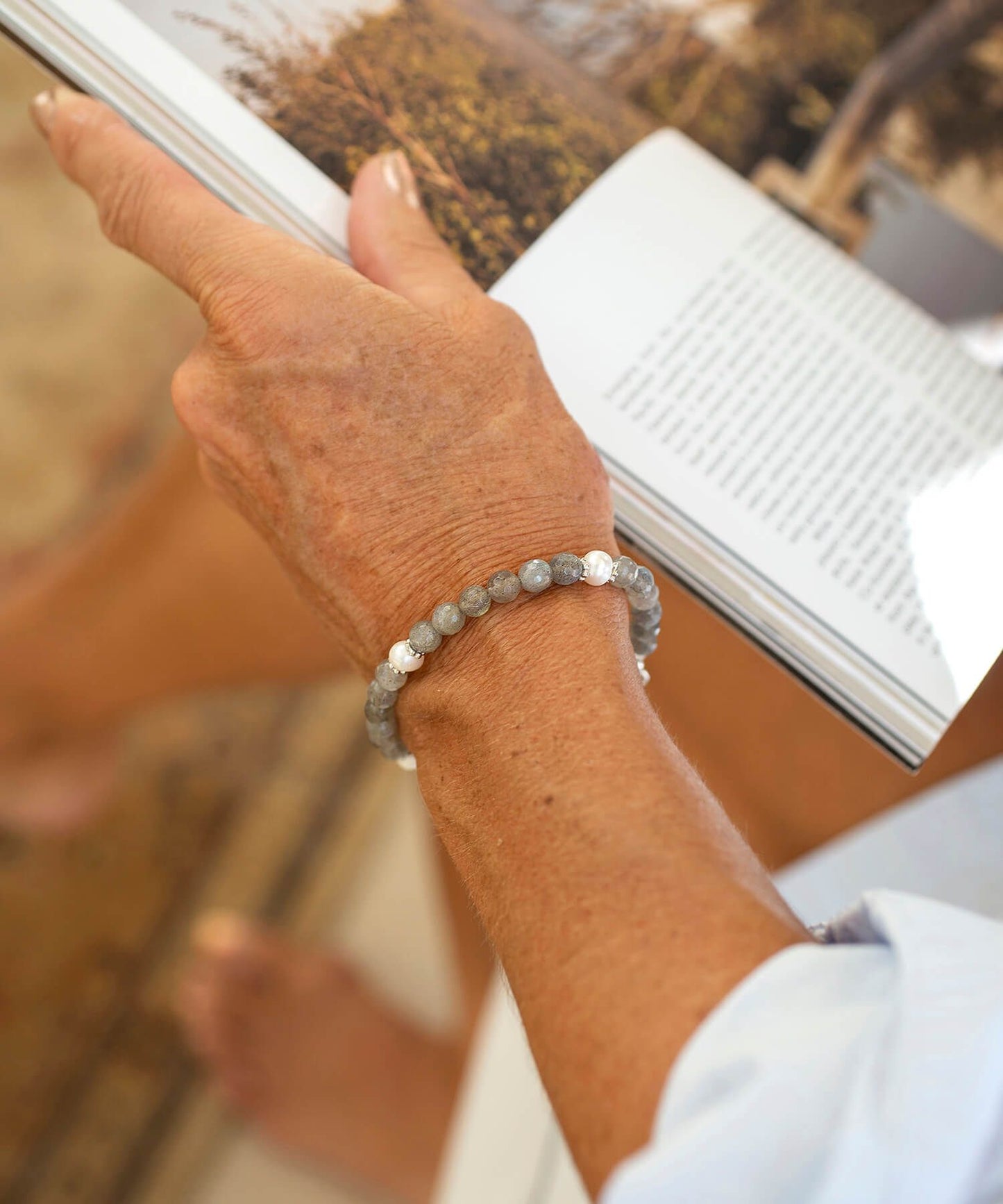 Labradorite and pearl bracelet