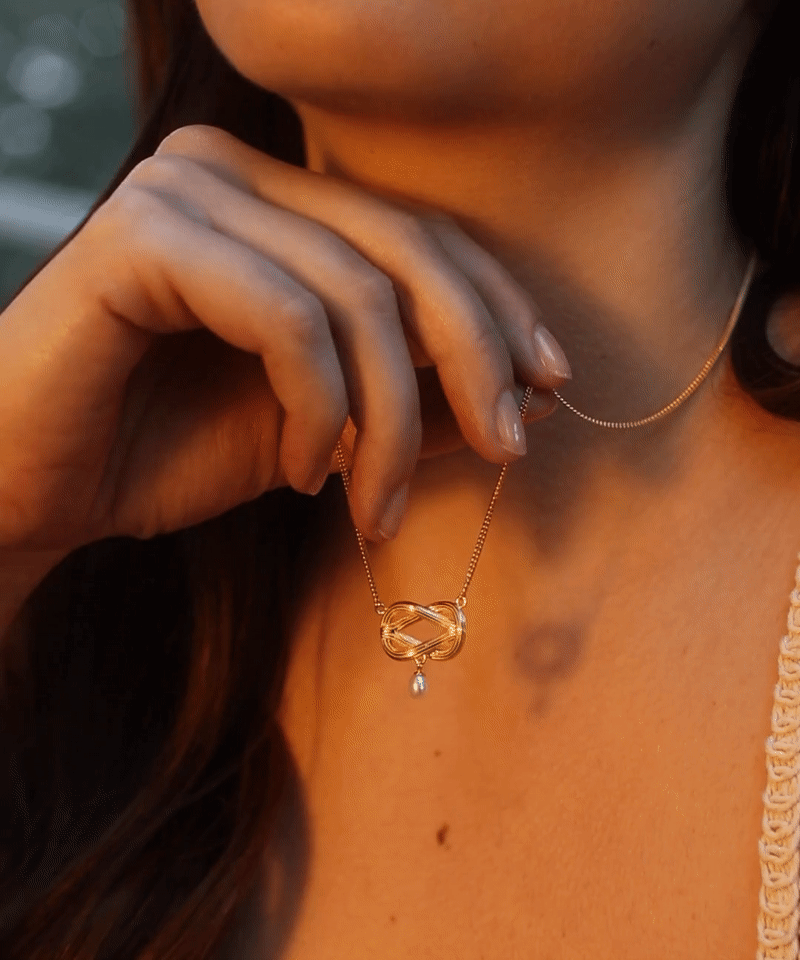 Love knot pearl gold necklace
