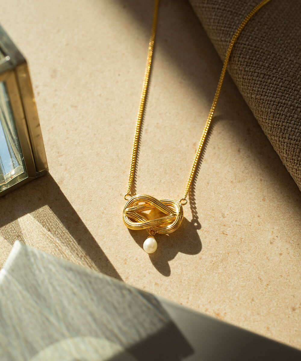 Love knot pearl gold necklace