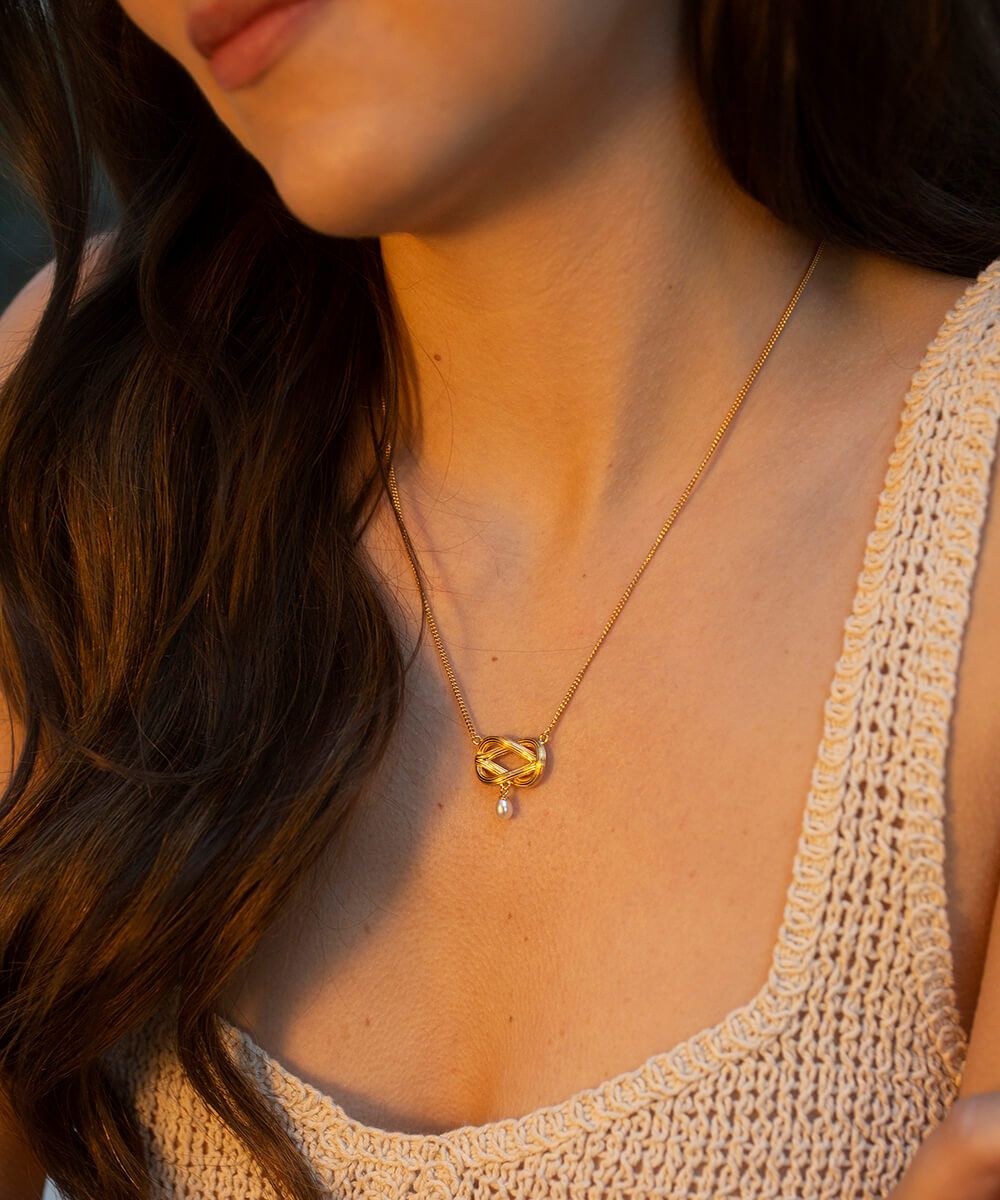 Love knot pearl gold necklace