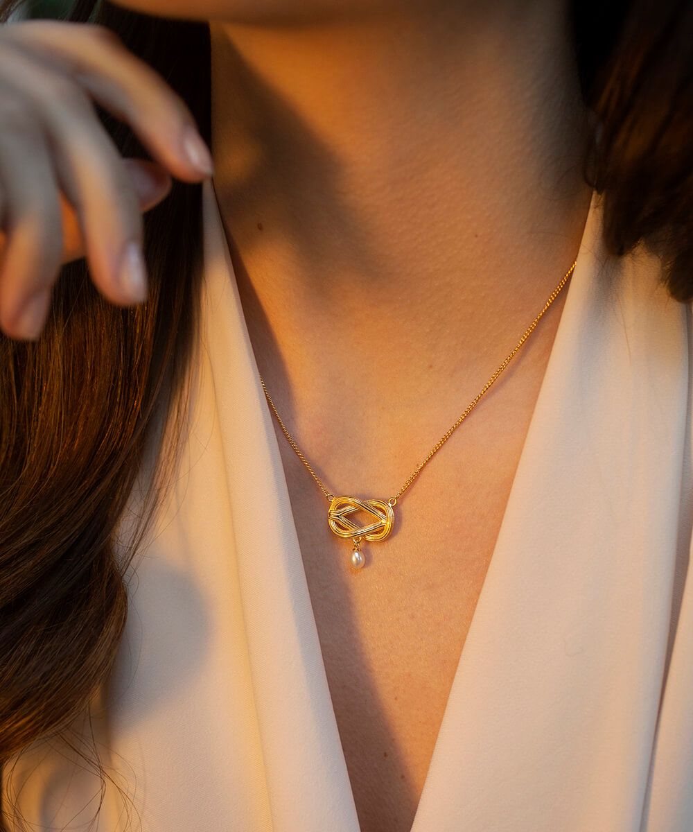 Love knot pearl gold necklace
