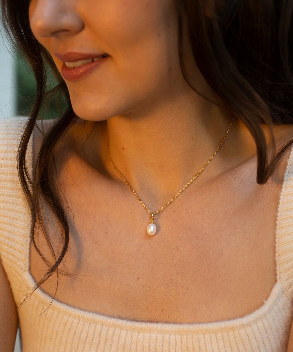 Unita organic pearl pendant, gold