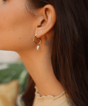 Unita pearl gold hoop earrings