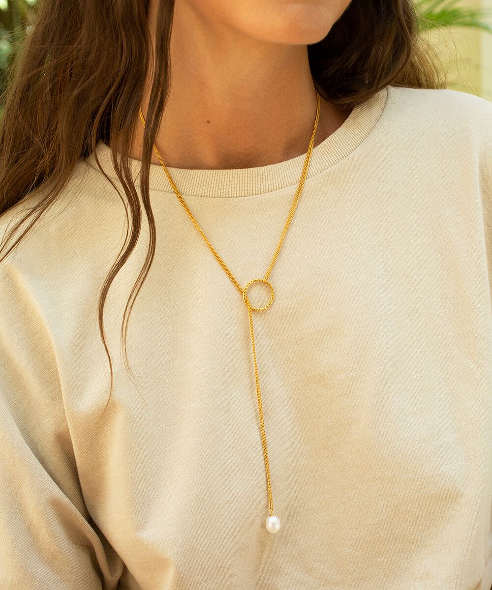 Gold Cirque lariat with white pearl necklace