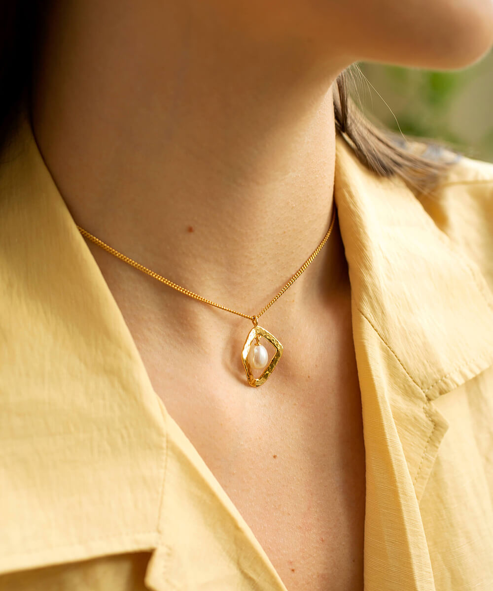 Thalassa Gold Pearl Pendant