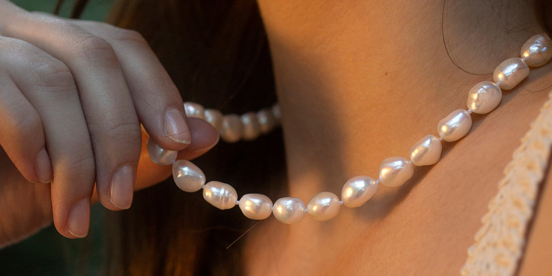 HOW TO CHOOSE PEARLS: THE ULTIMATE GUIDE TO PEARL GRADING & TYPES