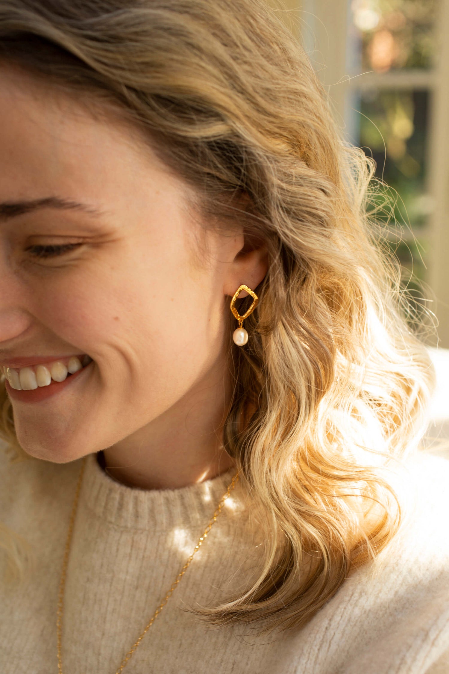 Gold pearl earrings