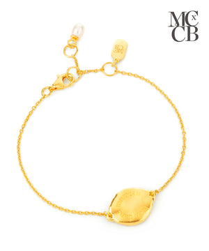 Midlifechic mantra disc bracelet with single pearl charm, 18k gold plate