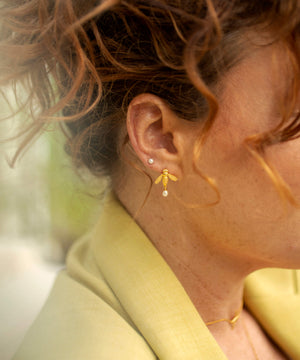Flying bee stud earrings, gold