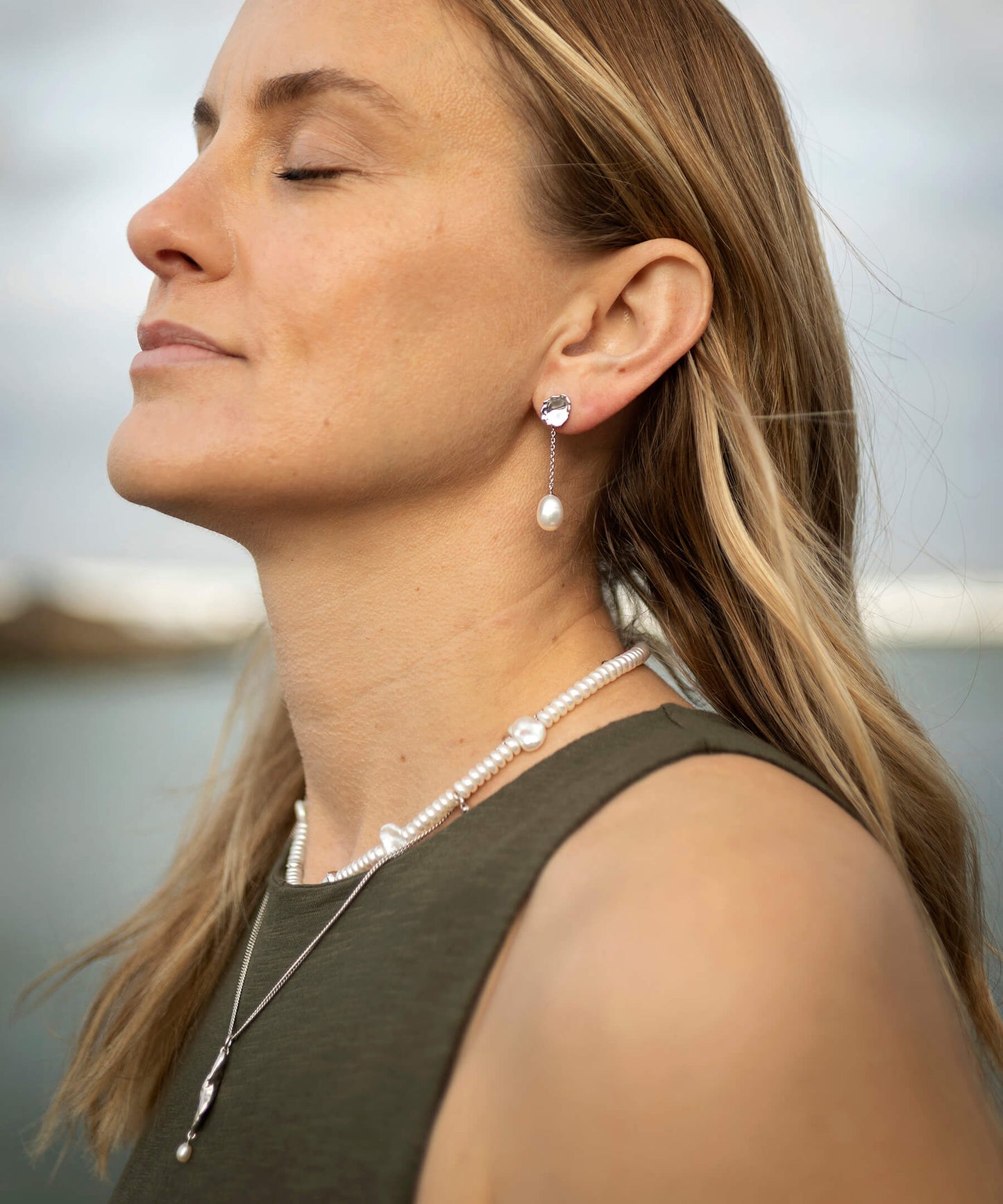 Molten lava stud with removeable chain pearl charm, silver