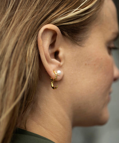 Ear jacket volcano hoop with pearl stud, gold