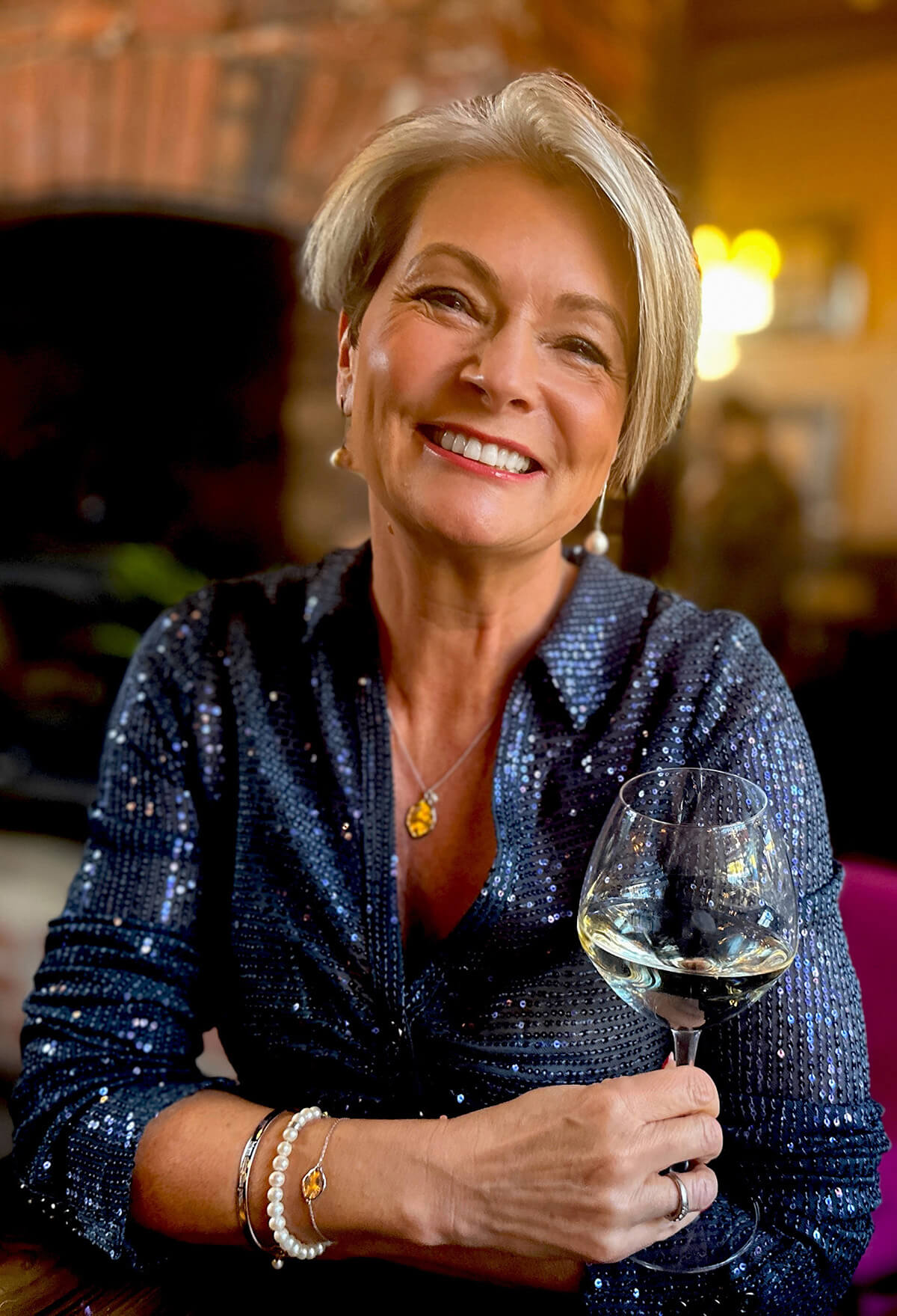 nikki garnett midlifechic wearing pearl jewellery collection