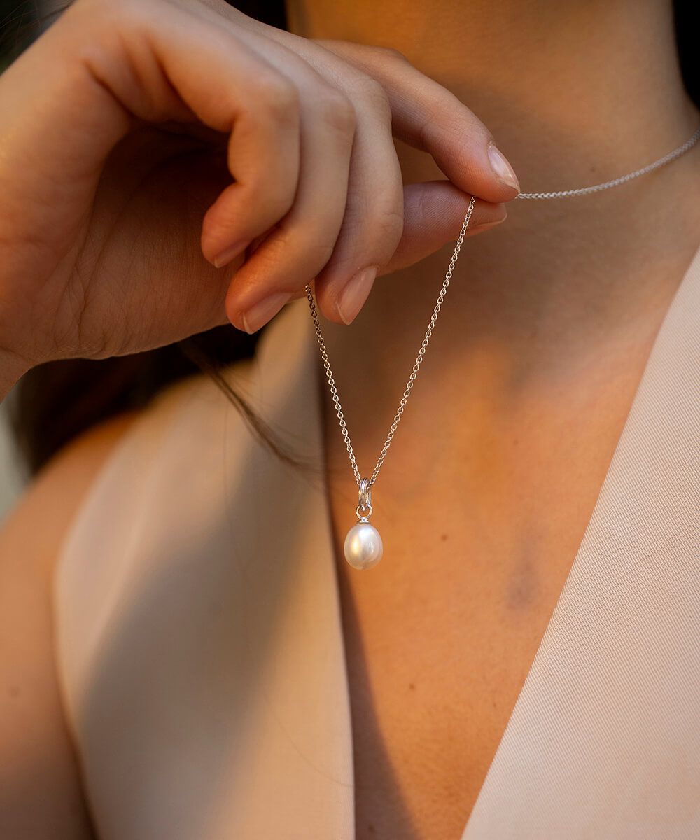 Single pearl sale necklace silver chain