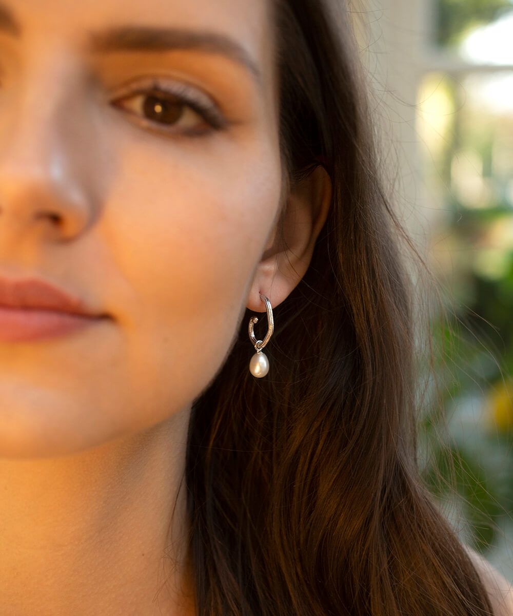 Unita pearl silver hoop earrings