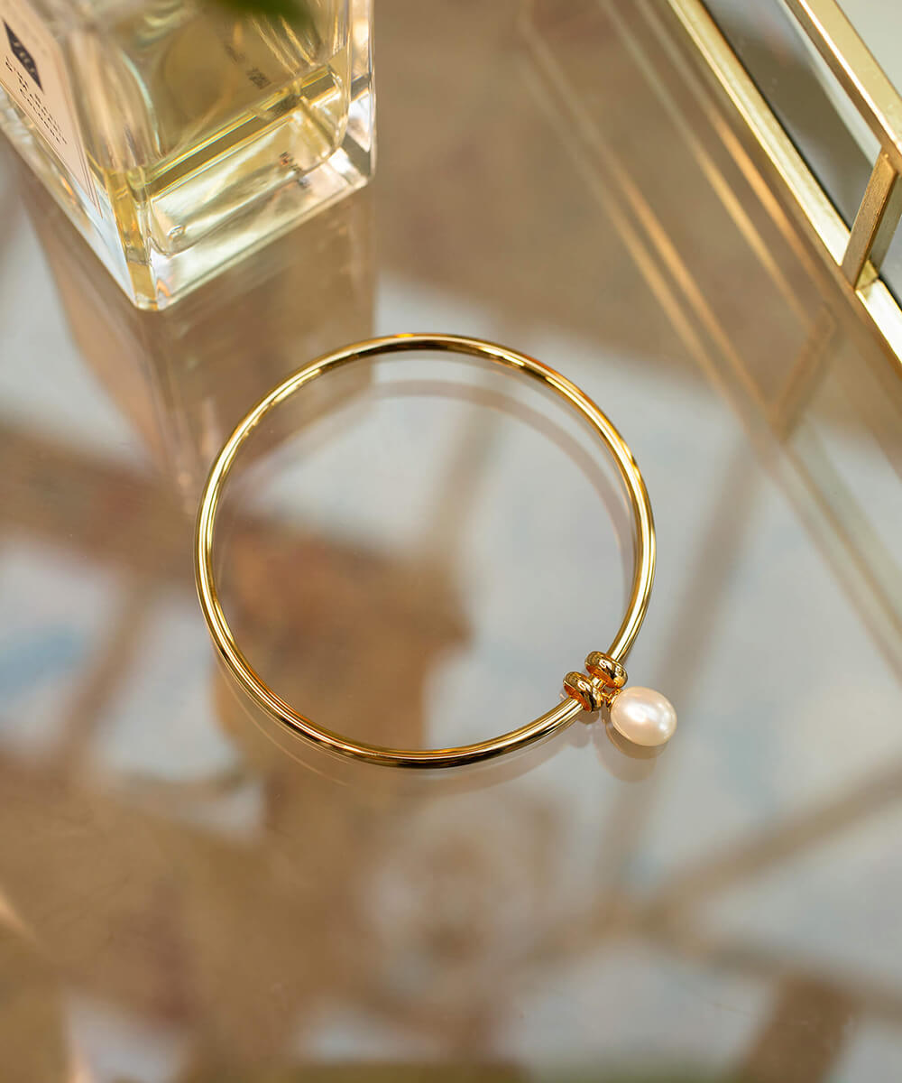 Essential Pearl Gold Bangle